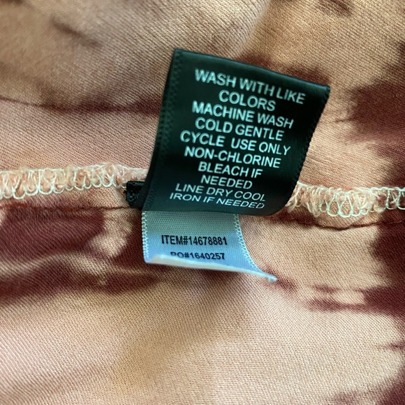 Torrid Top Women’s Sz 1 (14/16) Tie Dye Burgundy Baby Doll Shirt Elastic Waist - Picture 4 of 8